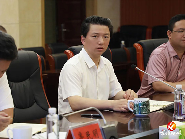 綠建國際報道：建筑材料工業(yè)技術(shù)情報研究所、中國綠建進(jìn)出口產(chǎn)業(yè)聯(lián)盟來花垣縣考察座談